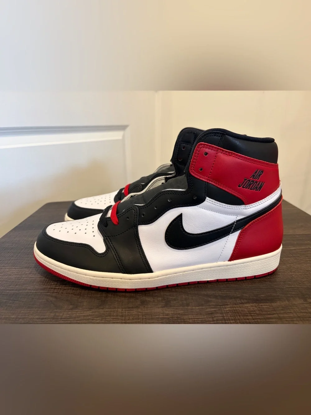 Jordan 1 High OG Black Toe